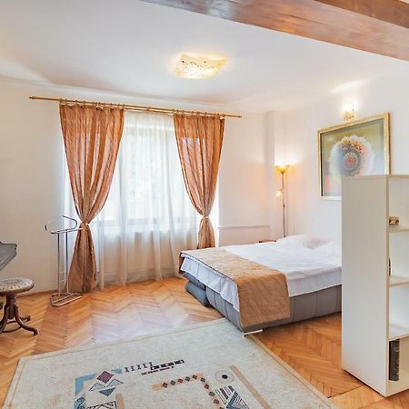 Bed&Wine In The Center Of Oradea Apartment Ngoại thất bức ảnh