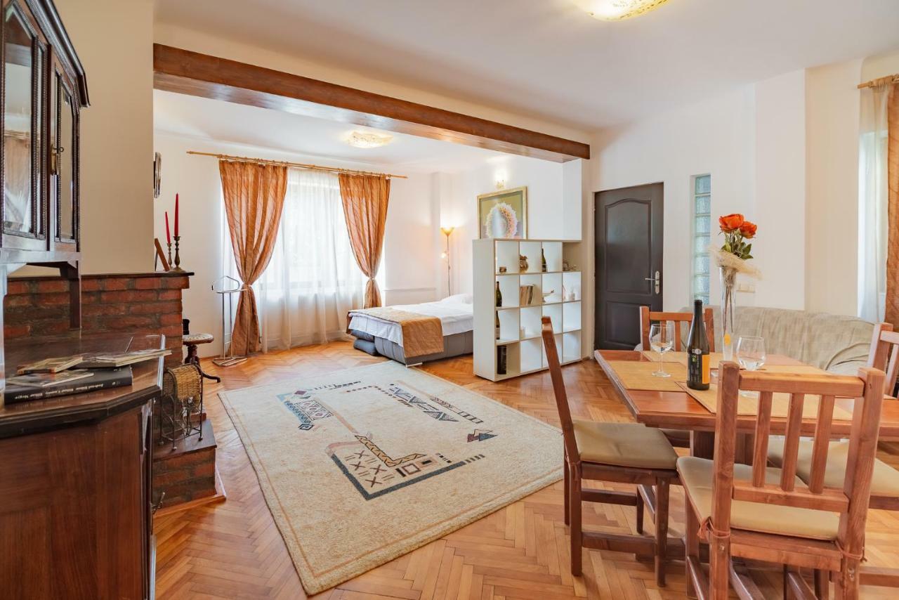 Bed&Wine In The Center Of Oradea Apartment Ngoại thất bức ảnh