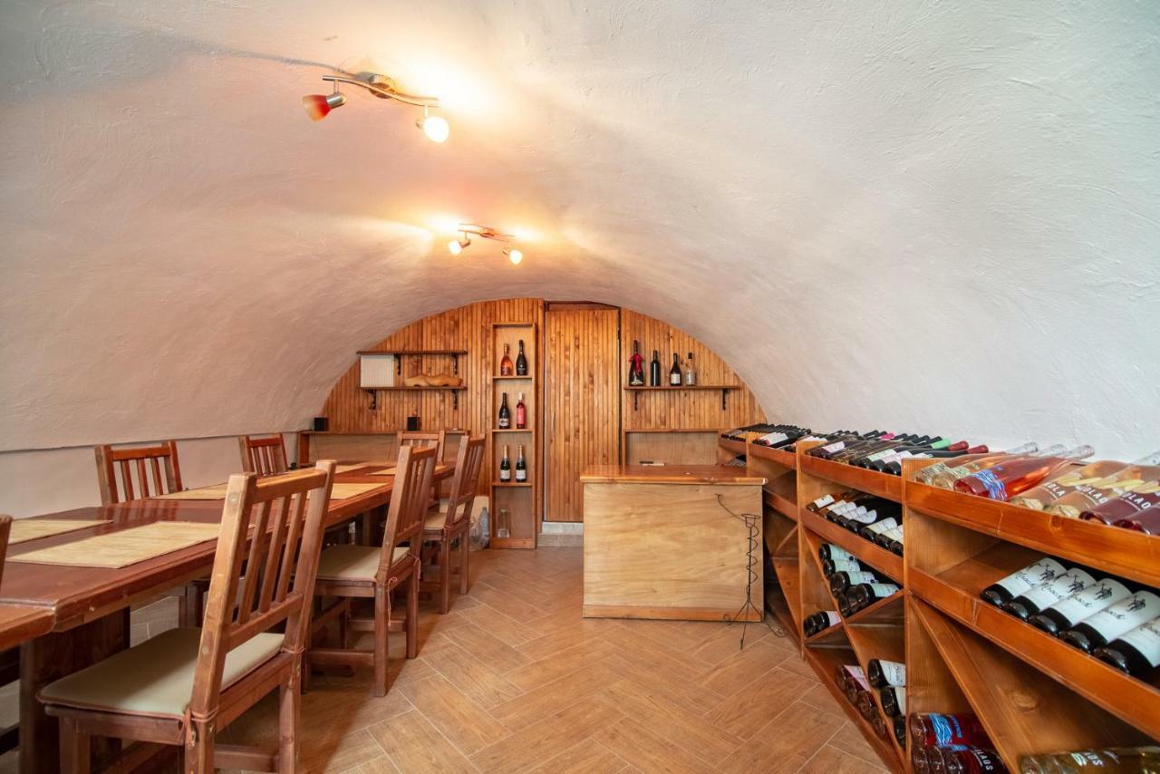 Bed&Wine In The Center Of Oradea Apartment Ngoại thất bức ảnh