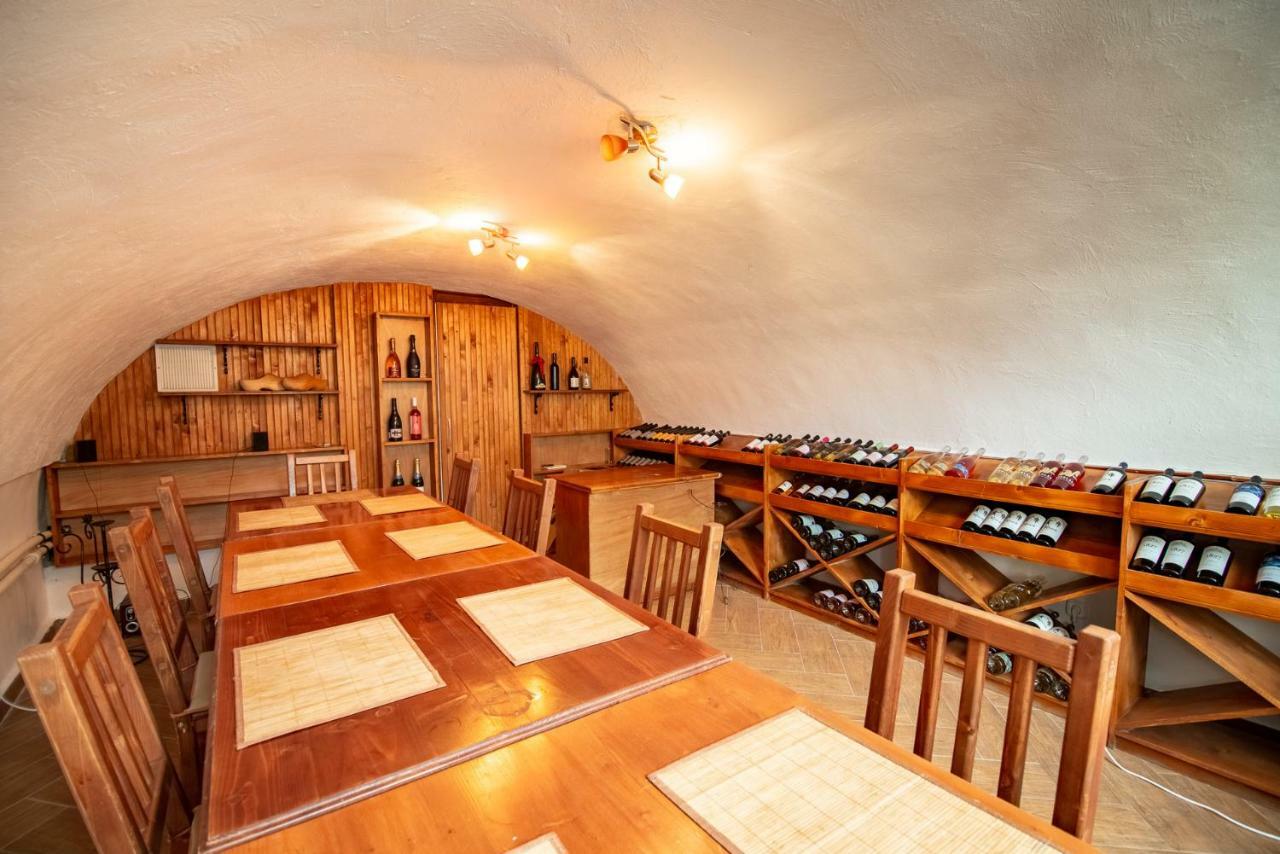Bed&Wine In The Center Of Oradea Apartment Ngoại thất bức ảnh