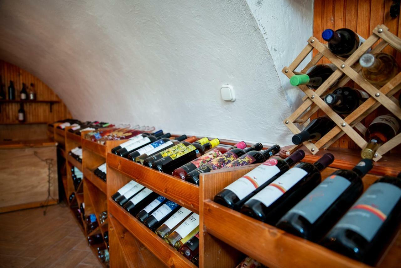Bed&Wine In The Center Of Oradea Apartment Ngoại thất bức ảnh